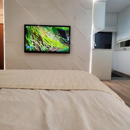 Sleep And Drive White Apartment Sarajevo Exterior photo